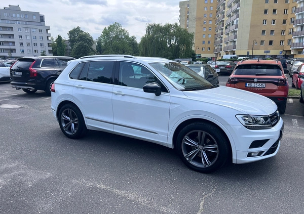 Volkswagen Tiguan cena 103700 przebieg: 89227, rok produkcji 2018 z Warszawa małe 92